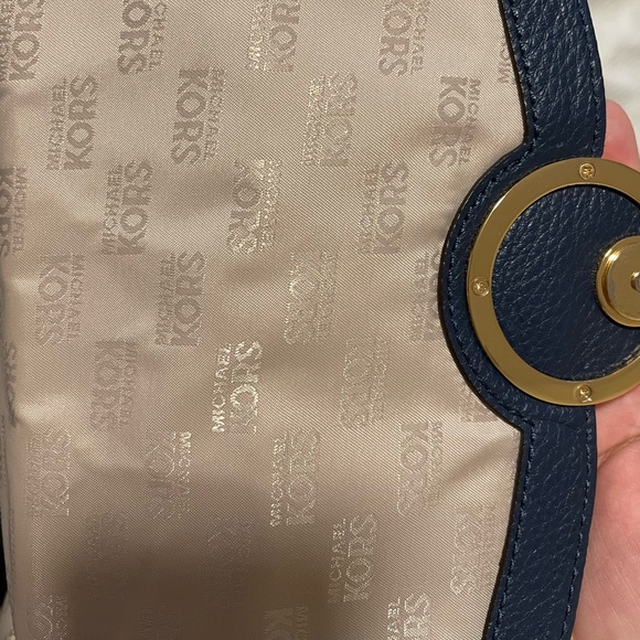 MK Margo Messenger Crossbody Purse - Picture 11 of 12